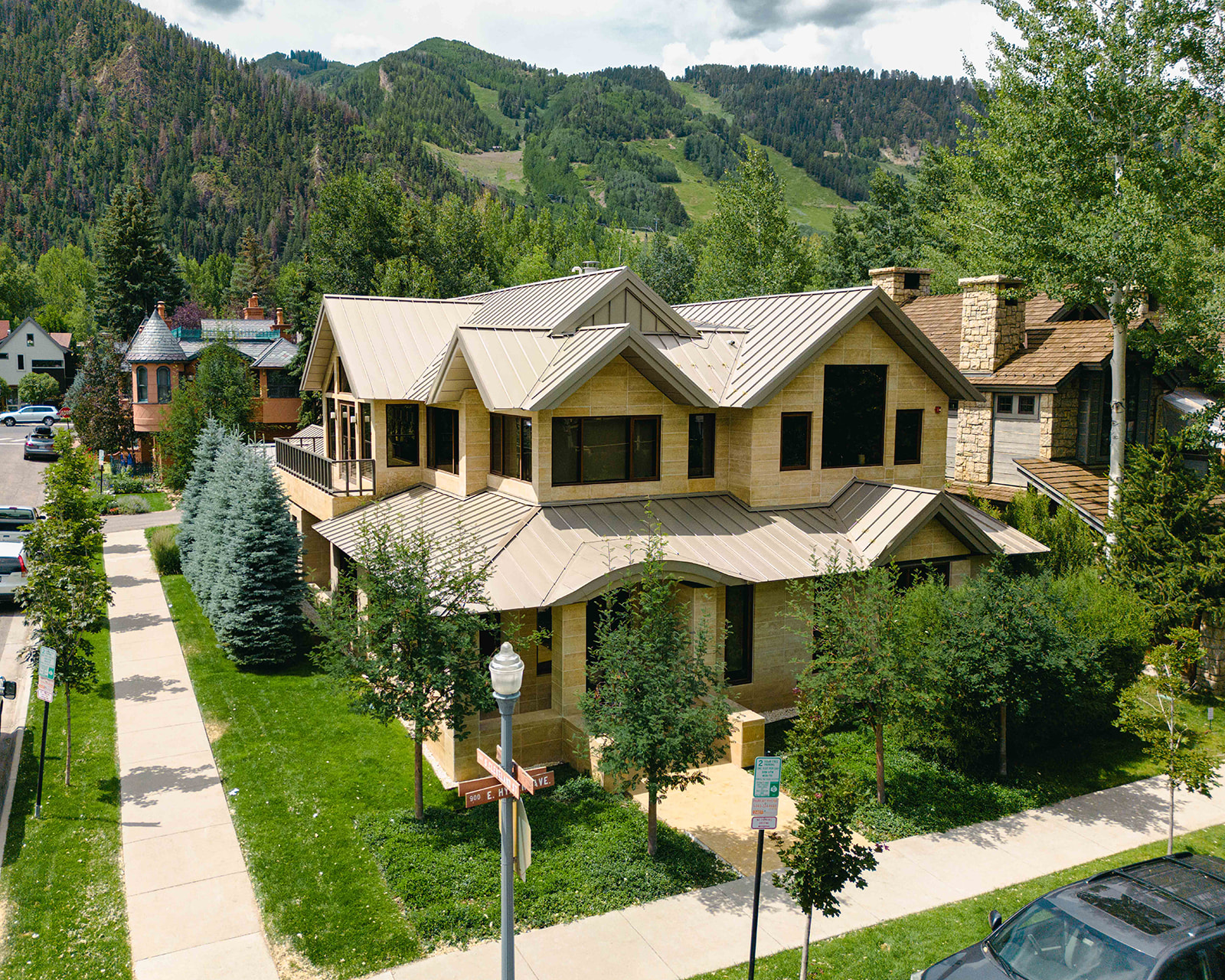 Hyman architecture against the Aspen mountains